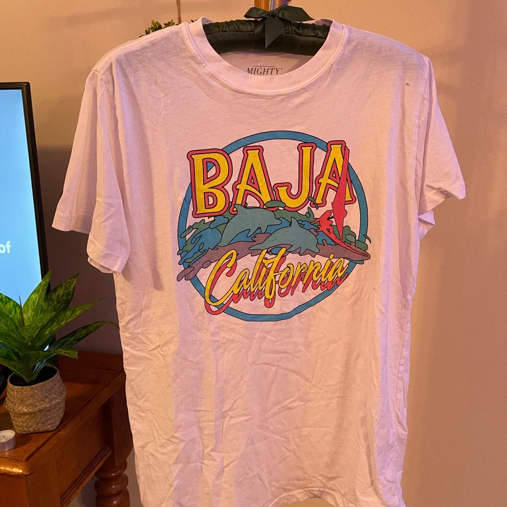 white graphic tee